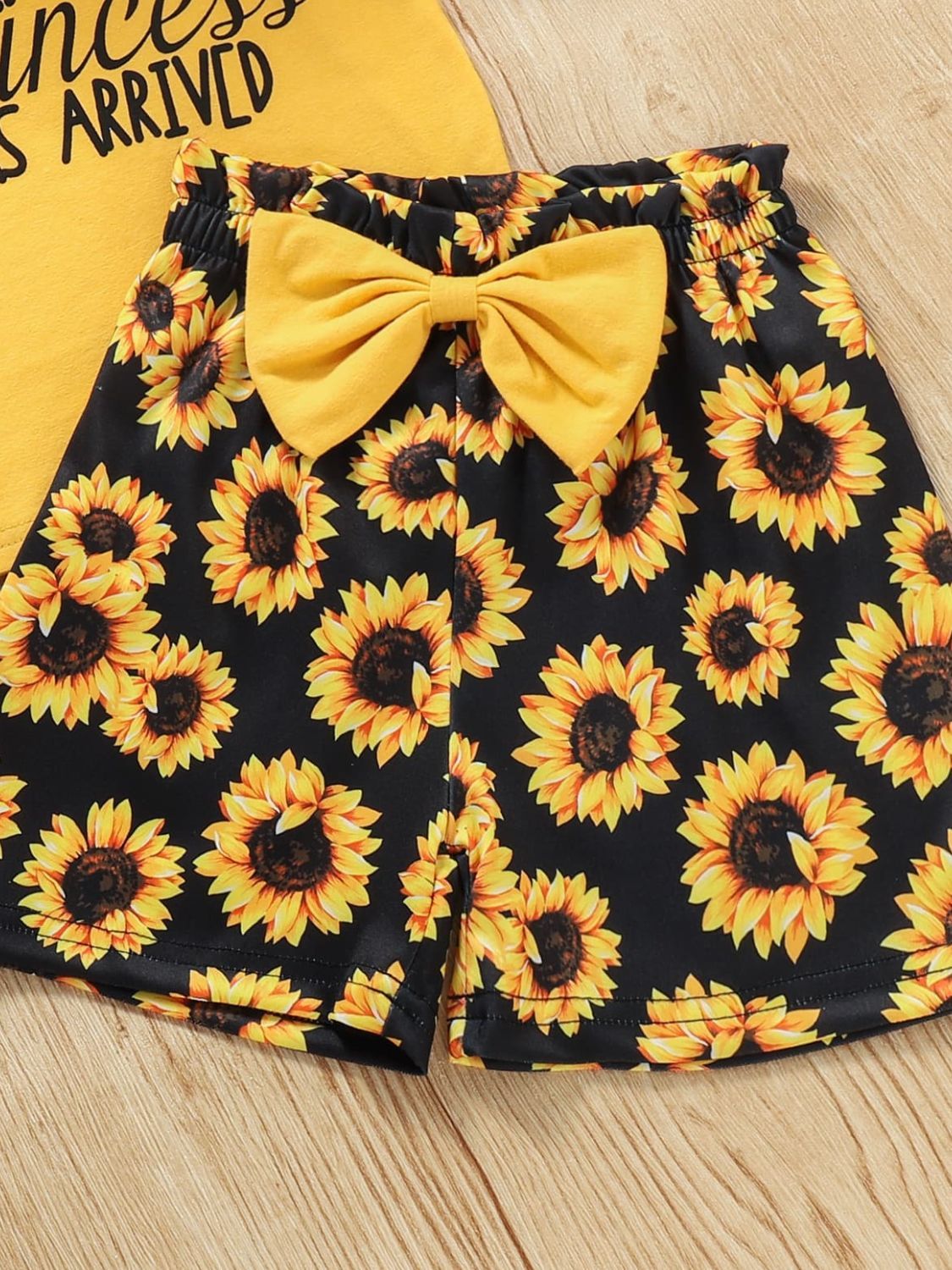 Solid Color Round Neck SUNFLOWER Short Sleeve Top Clothes